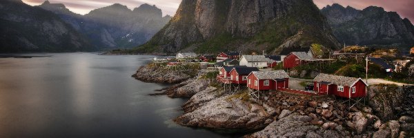 Wioska Reine, Góry, Skały, Domy, Lofoty, Norwegia