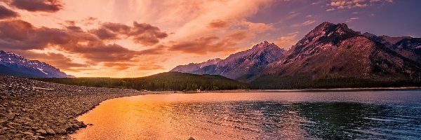 Alberta, Jezioro Minnewanka, Park Narodowy Banff, Kanada, Góry Skaliste, Zachód słońca