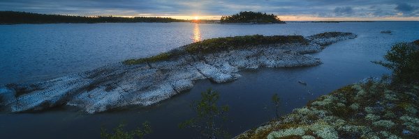 Drzewa, Rosja, Skały, Wschód słońca, Republika Karelii, Jezioro Ładoga