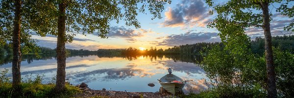 Oulu, Drzewa, Rzeka Oulujoki, Finlandia, Łódka, Zachód słońca