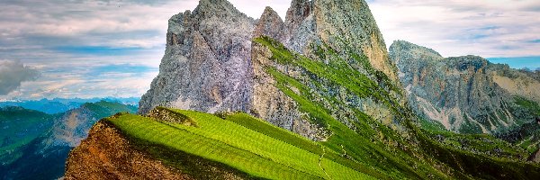 Masyw Odle, Alpy, Włochy, Prowincja Bolzano, Dolomity, Łąki, Rezerwat przyrody Puez-Geisler, Góry