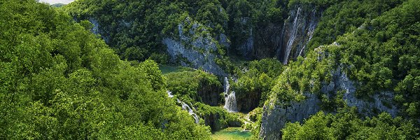 Skały, Lasy, Drzewa, Wodospady, Chorwacja, Park Narodowy Jezior Plitwickich, Krzewy