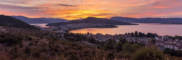 Domy, Jezioro Kastoria, Grecja, Macedonia Zachodnia, Góry, Miasto, Kastoria, Wschód słońca