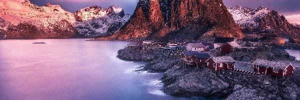 Lofoty, Góry, Domki, Czerwone, Morze Norweskie, Wioska Reine, Skały, Norwegia
