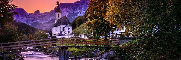 Kościół św. Sebastiana, Góry Alpy, Park Narodowy Berchtesgaden, Bawaria, Niemcy, Most, Rzeka Ramsauer Ache, Ramsau bei Berchtesgaden, Drzewa