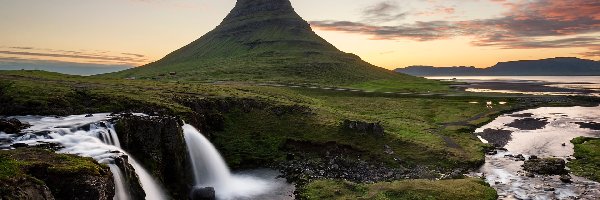 Islandia, Góra Kirkjufell, Półwysep Snaefellsnes, Chmury, Wodospad Kirkjufellsfoss