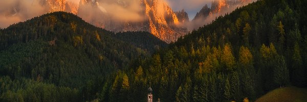 Włochy, Mgła, Dolina Val di Funes, Las, Kościół św. Jana, Dolomity, Góry