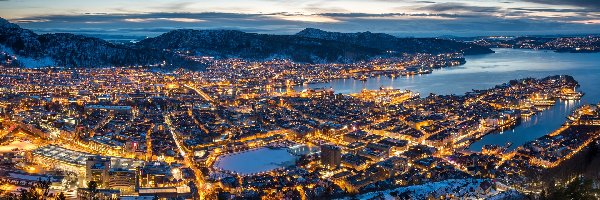Światła, Bergen, Chmury, Domy, Góry, Morze, Miasto, Norwegia, Zima, Świt
