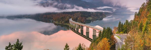 Niemcy, Mgła, Jezioro Sylvensteinsee, Góry, Jesień, Bawaria, Most