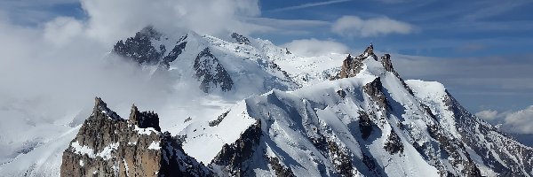 Mont Blanc, Góry, Francja, Chmury, Aiquilles de Chamonix, Szczyt Aiguille du Midi, Śnieg, Zima