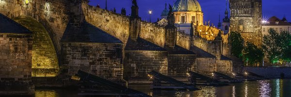 Praga, Most Karola, Wieczór, Czechy, Oświetlony, Rzeka Wełtawa