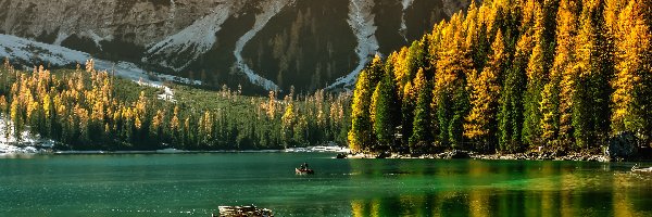 Góry, Las, Jezioro Pragser Wildsee, Włochy, Drzewa, Łodzie