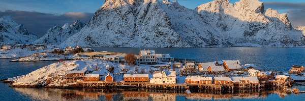 Norwegia, Góry, Wioska Hamnoy, Ośnieżone, Morze, Lofoty, Domy