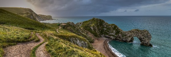 Chmury, Morze, Wybrzeże Jurajskie, Hrabstwo Dorset, Anglia, Łuk wapienny Durdle Door, Skała