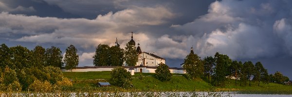 Monaster Terapontowski, Klasztor, Drzewa, Szuwary, Jezioro, Rosja, Obwód wołogodzki, Chmury, Wieś Ferapontovo