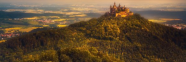 Domy, Zamek Hohenzollern, Niemcy, Badenia-Wirtembergia, Drzewa, Chmury, Wzgórza, Góra Hohenzollern