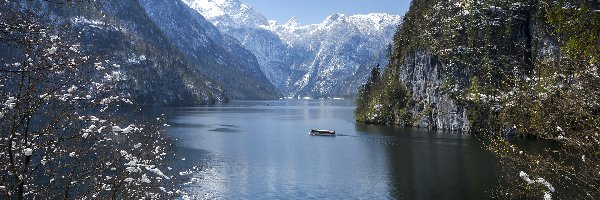 Alpy, Statek, Niemcy, Bawaria, Góry, Drzewa, Park Narodowy Berchtesgaden, Jezioro Konigssee
