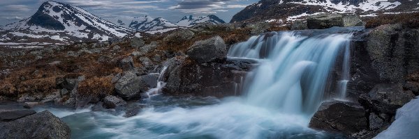 Norwegia, Wodospad, Góry Jotunheimen, Chmury, Skały