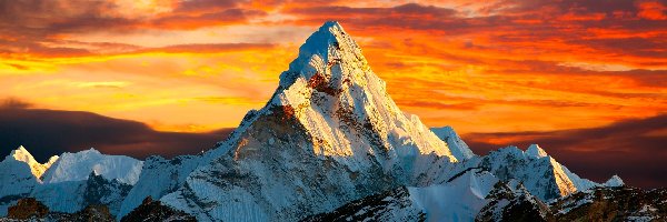 Mount Everest, Szczyty, Ośnieżone, Himalaje, Nepal, Chmury, Zachód słońca, Góry, Czomolungma