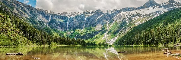 Avalanche Lake, Góry, Stany Zjednoczone, Stan Montana, Jezioro, Drzewa, Chmury, Park Narodowy Glacier