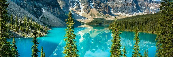 Jezioro Moraine, Prowincja Alberta, Chmury, Góry, Park Narodowy Banff, Dolina Dziesięciu Szczytów, Drzewa, Kanada