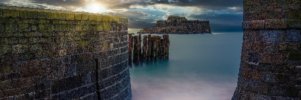 Mury, Bretania, Promienie słońca, Chmury, Saint Malo, Fort National, Morze, Francja
