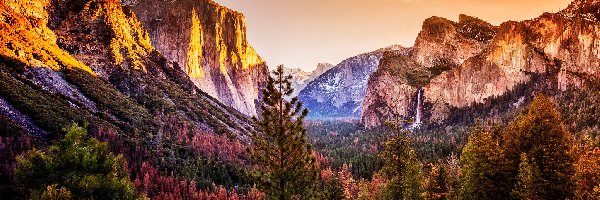 Niebo, Park Narodowy Yosemite, Chmury, Sierra Nevada, Stany Zjednoczone, Lasy, Jesień, Kalifornia, Drzewa, Góry, Przyroda