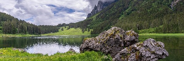 Chmury, Jezioro Voralpsee, Kamienie, Kanton St Gallen, Szwajcaria, Lasy, Góry