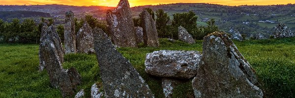 Kamienie, Kamienny, Irlandia, Hrabstwo Donegal, Krąg, Zachód słońca, Chmury, Beltany Stone Circle