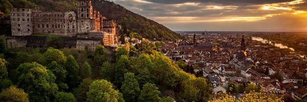Zamek w Heidelbergu, Rzeka Neckar, Drzewa, Niemcy, Heidelberg