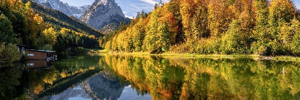 Drzewa, Góry, Odbicie, Szczyt Zugspitze, Niemcy, Jezioro, Szopa, Bawaria, Riessersee, Alpy Bawarskie, Jesień