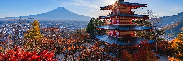 Mount Fuji, Góra, Chureito Pagoda, Jesień, Prefektura Yamanashi, Wyspa Honsiu, Fudżi, Miasto Fujiyoshida, Promienie słońca, Japonia, Drzewa, Świątynia