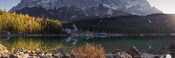 Pasmo Karwendel, Bawaria, Kamienie, Drzewa, Góry, Jezioro Eibsee, Las, Niemcy