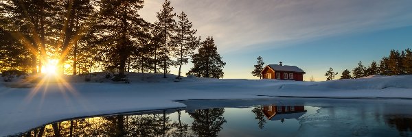 Drzewa, Zima, Norwegia, Ringerike, Dom, Chmury, Promienie słońca, Jezioro Vaeleren