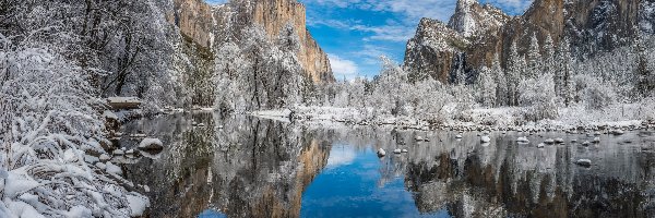 Zima, Stan Kalifornia, Chmury, Góry Sierra Nevada, Park Narodowy Yosemite, Rzeka Merced, Drzewa, Stany Zjednoczone