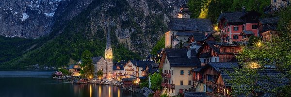 Światła, Jezioro Hallstattersee, Alpy Salzburskie, Góry, Austria, Domy, Kościół, Miasteczko Hallstatt, Noc