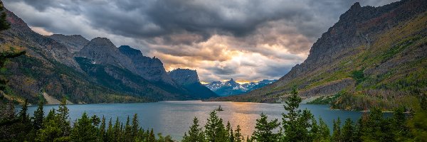 Jezioro, Stan Montana, Chmury, Drzewa, Park Narodowy Glacier, Saint Mary Lake, Góry, Stany Zjednoczone