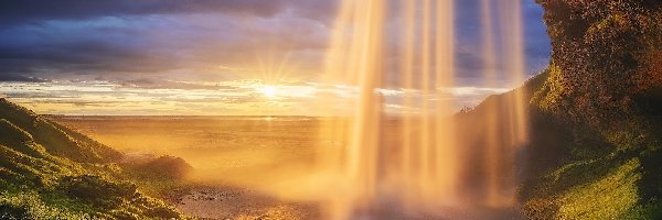 Wodospad Seljalandsfoss, Islandia, Zachód słońca, Skały