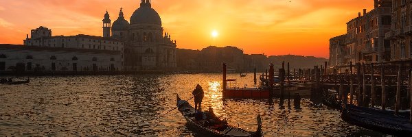 Zachód słońca, Kanał, Gondola, Wenecja, Włochy, Bazylika, Domy