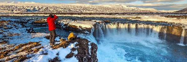 Wodospad, Mężczyzna, Godafoss, Islandia, Zima