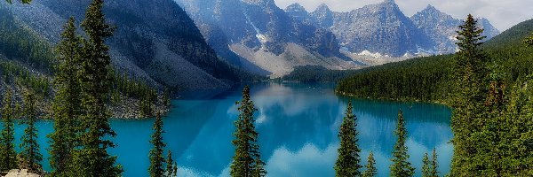 Poranek, Jezioro, Kanada, Obłoki, Las, Drzewa, Góry, Park Narodowy Banff, Moraine Lake, Alberta