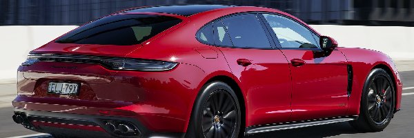 Czerwone, Porsche Panamera GTS