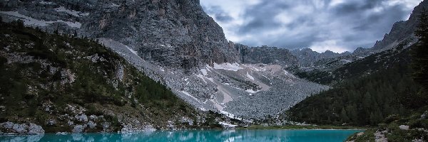 Dolomity, Prowincja Belluno, Chmury, Drzewa, Góry, Masyw Sorapiss, Jezioro Sorapis, Włochy