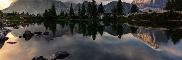Lago Limides, Jezioro, Góry, Tyrol, Włochy, Odbicie, Chmury, Dolomity, Drzewa