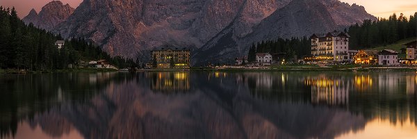 Grand Hotel Misurina, Domy, Jezioro, Dolomity, Góry, Włochy, Region Cadore, Misurina Lake, Cortina dAmpezzo