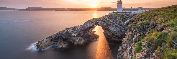 Bressay Lighthouse, Wybrzeże, Szkocja, Wyspa Bressay, Latarnia morska, Skały, Wschód słońca, Morze