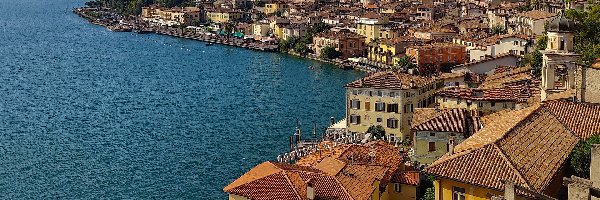 Góry, Domy, Jezioro Garda, Włochy, Limone sul Garda