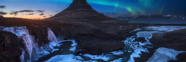 Wodospad, Rzeka, Noc, Gwiazdy, Niebo, Islandia, Góra Kirkjufell, Zorza polarna, Kirkjufellsfoss