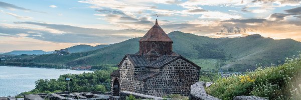 Klasztor Sewanawank, Sewan, Mur, Chmury, Kościół, Góry, Niebo, Armenia