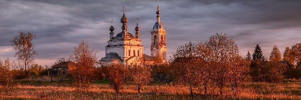 Rosja, Drzewa, Chmury, Jesień, Cerkiew, Obwód iwanowski, Dunilovo
